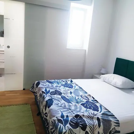 New Luxury 3 Bedroom 4 Air Conditioners 公寓 *