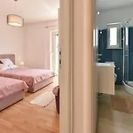 New Luxury 3 Bedroom 4 Air Conditioners * Zara