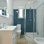 New Luxury 3 Bedroom 4 Air Conditioners 公寓 *