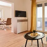 New Luxury 3 Bedroom 4 Air Conditioners Апартаменти