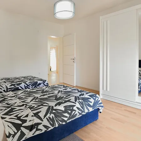 New Luxury 3 Bedroom 4 Air Conditioners