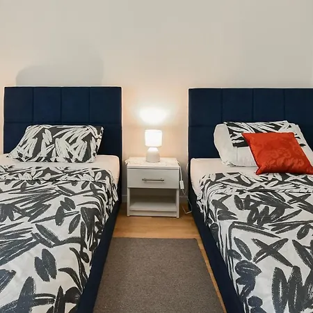 דירה New Luxury 3 Bedroom 4 Air Conditioners זאדאר