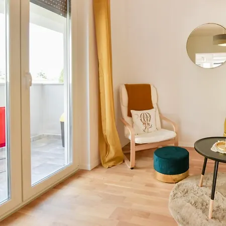 New Luxury 3 Bedroom 4 Air Conditioners Appartement *